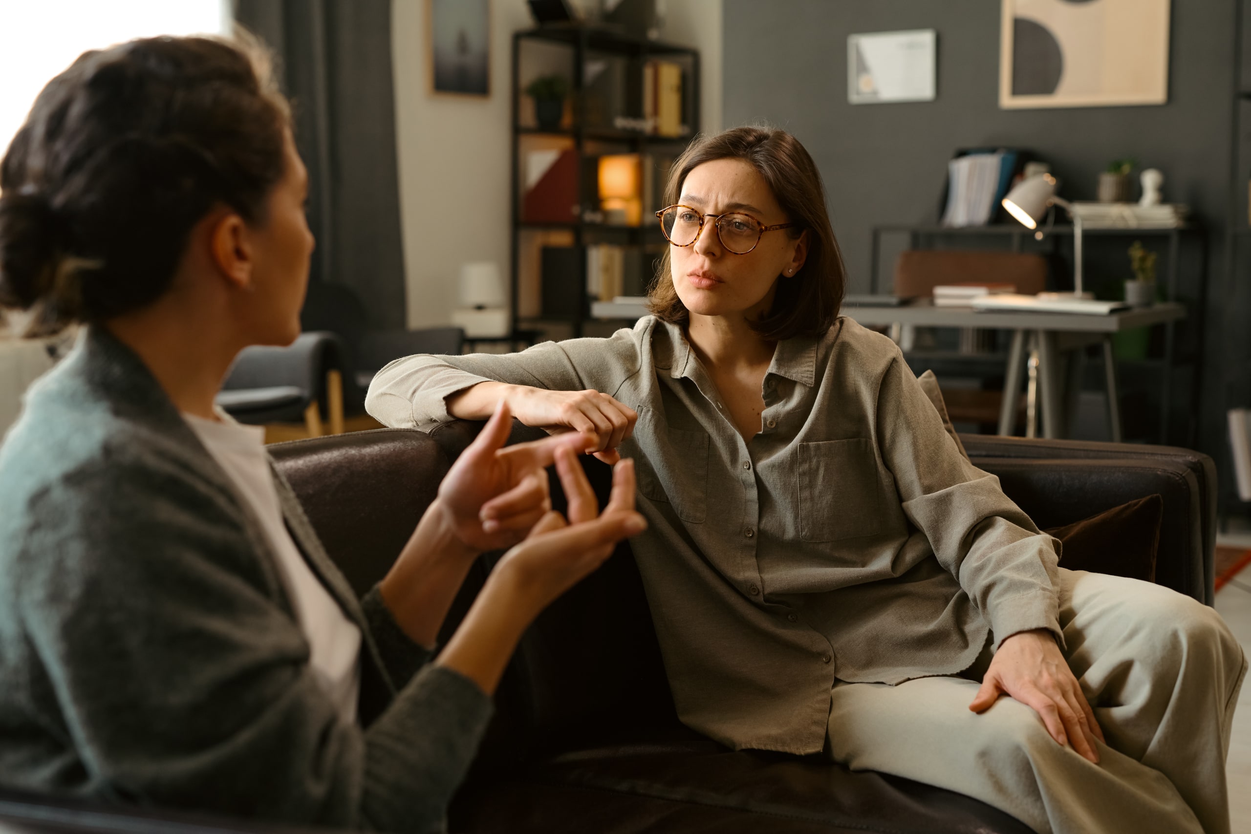 An attentive counselor in Florida providing one-on-one gambling recovery support with Playwise.