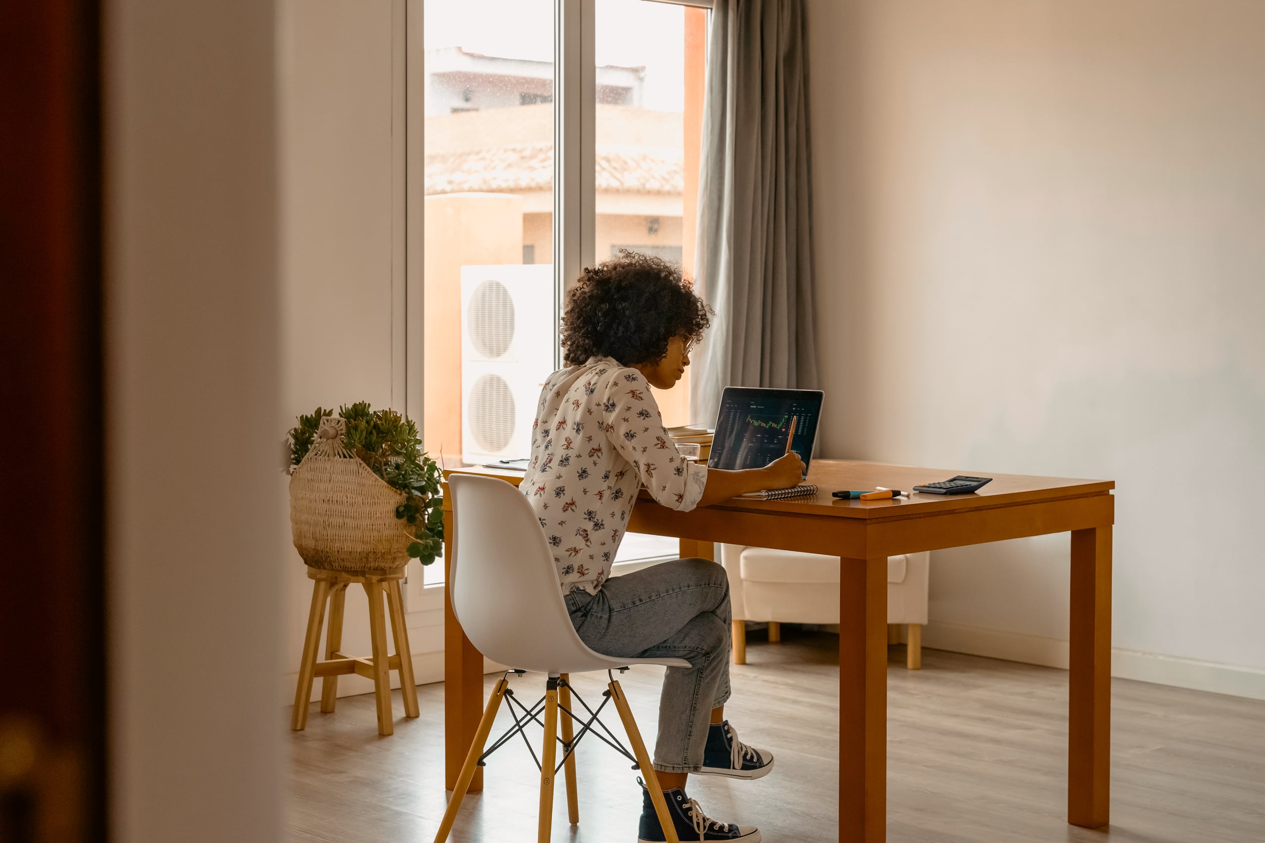 A person in Florida analyzing finances while learning about gambling awareness with Playwise.